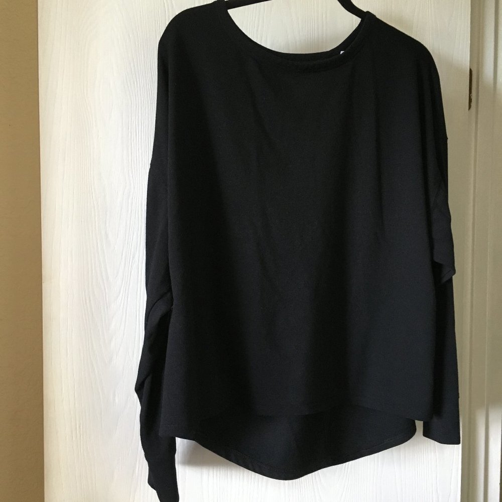 Old Navy Active black open back shirt. Size XL.